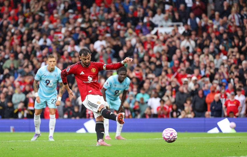 Bruno Fernandes ghi bàn thắng quyết định